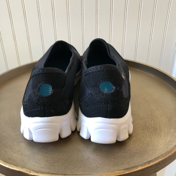 SPORT WOMENS SLIP ON SNEAKER. BLACK SIZE: 11. - Picture 3 of 8